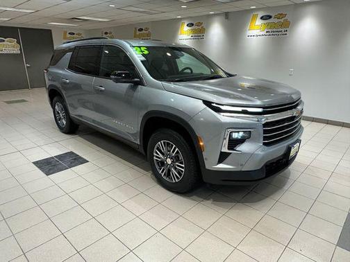 2025 Chevrolet Traverse LT