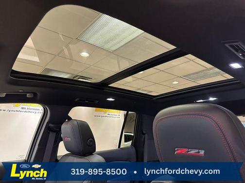 Mosaic Black Metallic 2025 Chevrolet Traverse Z71