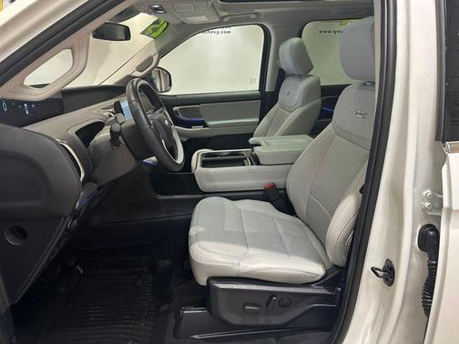 White Metallic 2025 Ford Expedition Platinum