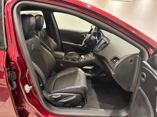 2016 Chrysler 200 S
