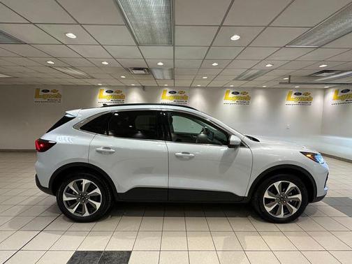 2025 Ford Escape Platinum