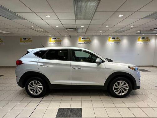 Molten Silver 2018 Hyundai TUCSON SE
