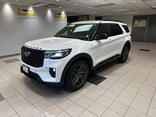 Star White 2025 Ford Explorer ST-Line