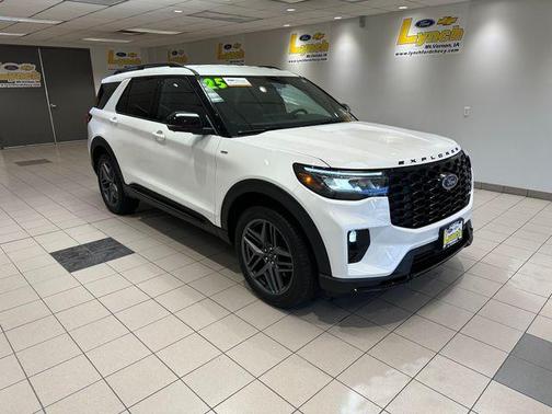 Star White 2025 Ford Explorer ST-Line