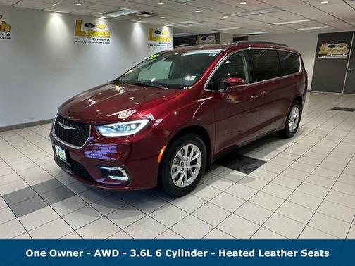 Velvet Red Pearlcoat 2022 Chrysler Pacifica Touring-L