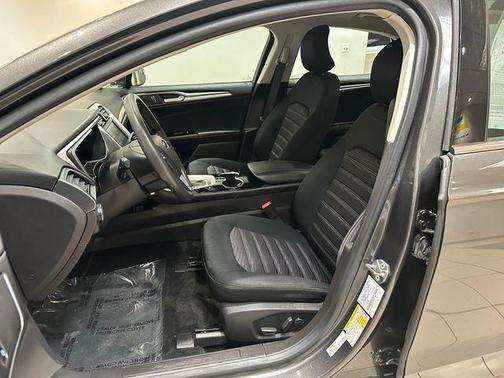 Magnetic 2016 Ford Fusion SE