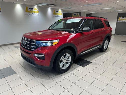 Rapid Red Metallic Tinted Clearcoat 2024 Ford Explorer XLT
