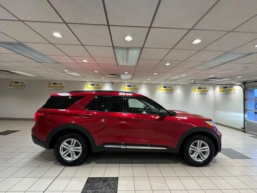 Rapid Red Metallic Tinted Clearcoat 2024 Ford Explorer XLT