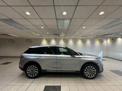 Silver Radiance Metallic 2023 Lincoln Corsair Reserve