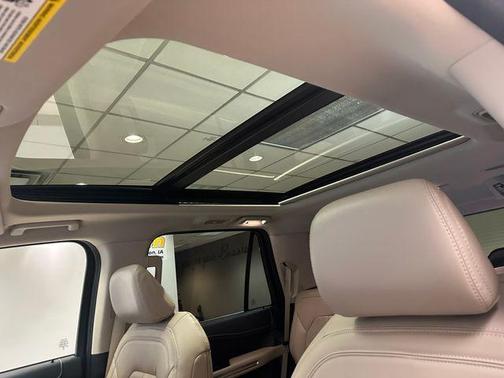 White Metallic 2023 Ford Expedition Limited