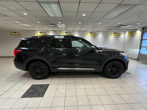 Black Metallic 2024 Ford Explorer XLT