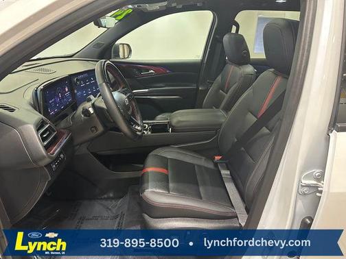 Iridescent Pearl Tricoat 2024 Chevrolet Traverse RS