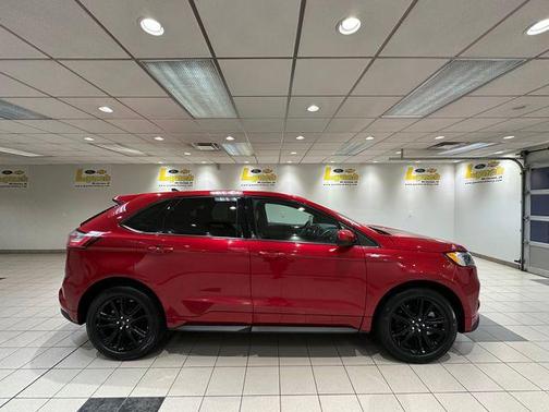 Rapid Red Metallic Tinted Clearcoat 2021 Ford Edge ST Line