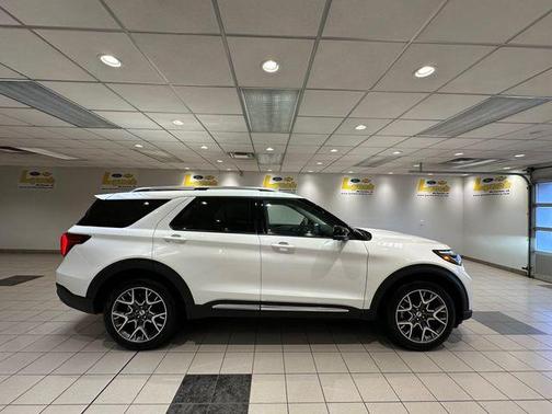 Star White 2025 Ford Explorer Platinum