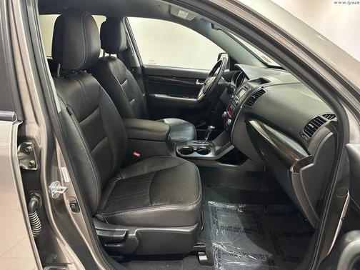 Titanium Silver 2013 Kia Sorento EX
