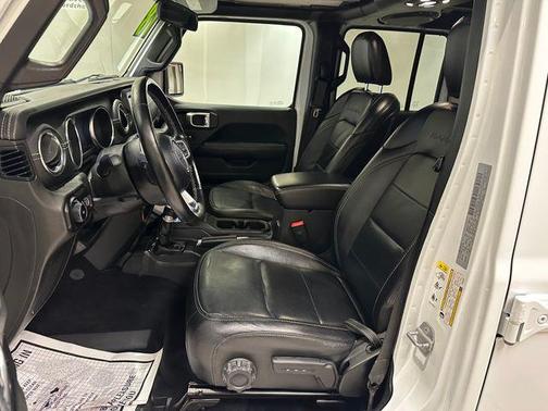 Bright White Clearcoat 2018 Jeep Wrangler Unlimited Sahara