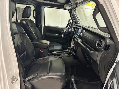 Bright White Clearcoat 2018 Jeep Wrangler Unlimited Sahara