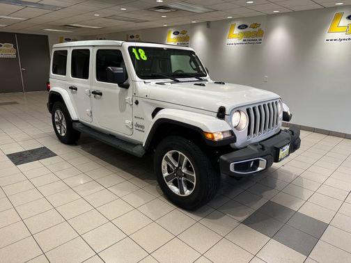 Bright White Clearcoat 2018 Jeep Wrangler Unlimited Sahara