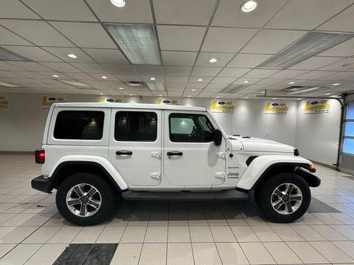 Bright White Clearcoat 2018 Jeep Wrangler Unlimited Sahara