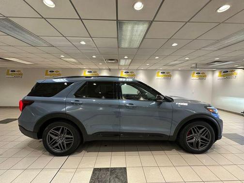 Vapor Blue 2025 Ford Explorer ST