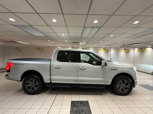 Avalanche 2023 Ford F-150 Lightning LARIAT