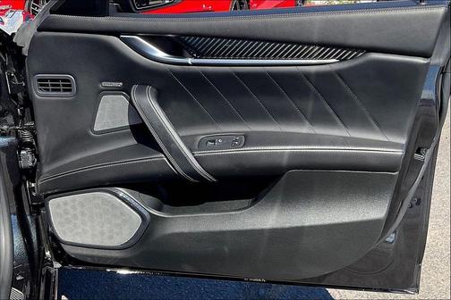 2022 Maserati Ghibli Modena Q4
