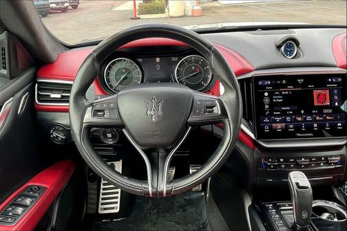 2022 Maserati Ghibli Modena Q4