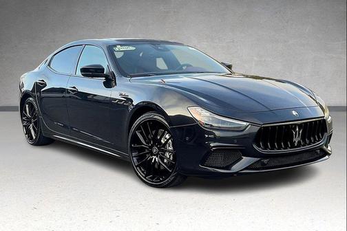 2022 Maserati Ghibli Modena Q4