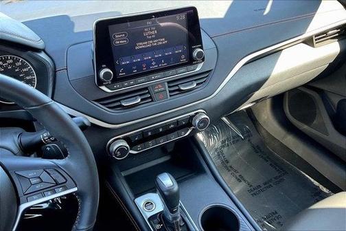 2022 Nissan Altima SR VC-Turbo FWD
