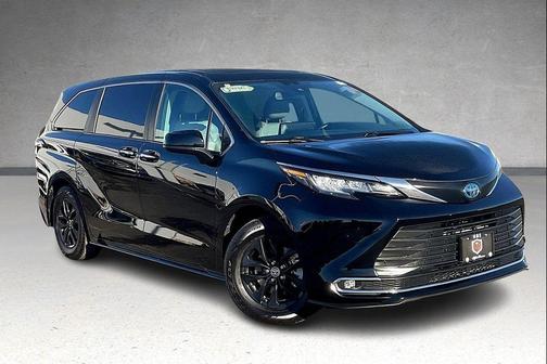 2023 Toyota Sienna XLE 8 Passenger