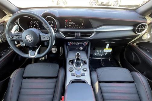 2025 Alfa Romeo Stelvio Ti