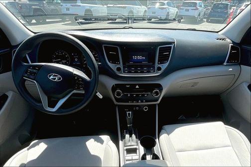 2017 Hyundai TUCSON SE