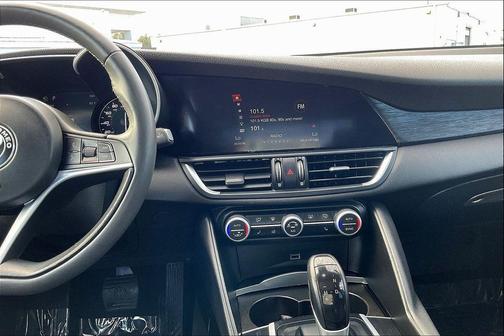 2019 Alfa Romeo Giulia Sport