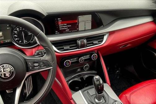 2018 Alfa Romeo Stelvio Sport