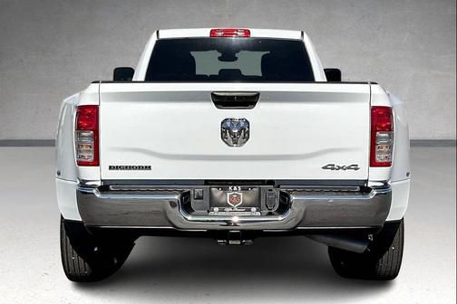 2024 RAM 3500 Big Horn Crew Cab 4x4 8' Box