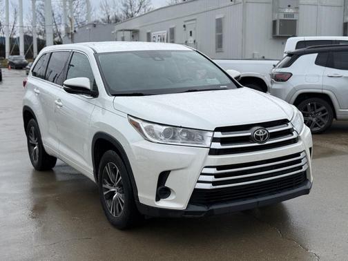 2017 Toyota Highlander LE I4