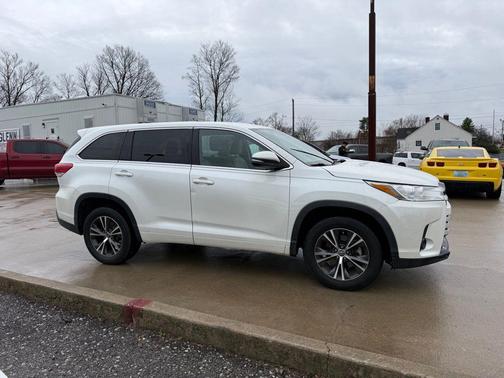 2017 Toyota Highlander LE I4
