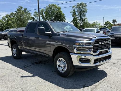 2025 RAM 2500 Tradesman Crew Cab 4x4 6'4' Box