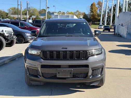Baltic Gray Metallic Clearcoat 2025 Jeep Grand Cherokee L Altitude