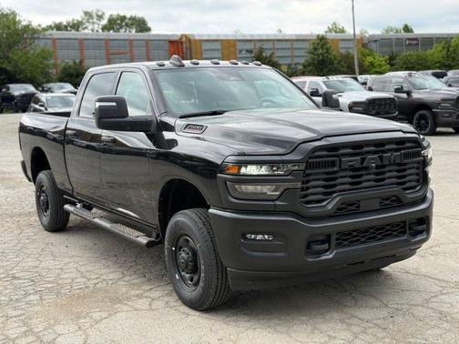 Diamond Black Crystal Pearlcoat 2026 RAM 2500 Tradesman Crew Cab 4x4 6'4' Box