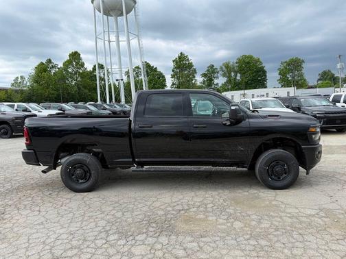 Diamond Black Crystal Pearlcoat 2026 RAM 2500 Tradesman Crew Cab 4x4 6'4' Box