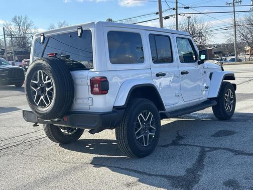 2026 Jeep Wrangler 4-Door Sahara 4x4