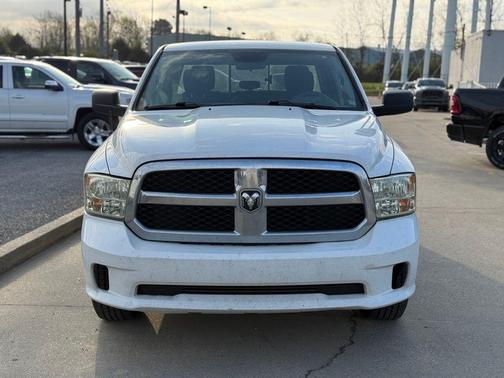 Bright White Clearcoat 2019 RAM 1500 SLT