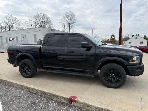 Diamond Black Crystal Pearlcoat 2022 RAM 1500 Classic Warlock Crew Cab 4x4 5'7' Box