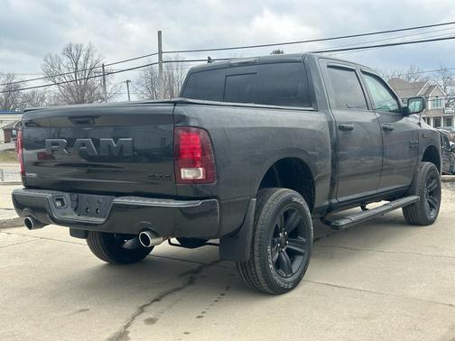 2017 RAM 1500 Night Crew Cab 4x4 5'7' Box