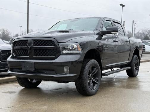 2017 RAM 1500 Night Crew Cab 4x4 5'7' Box
