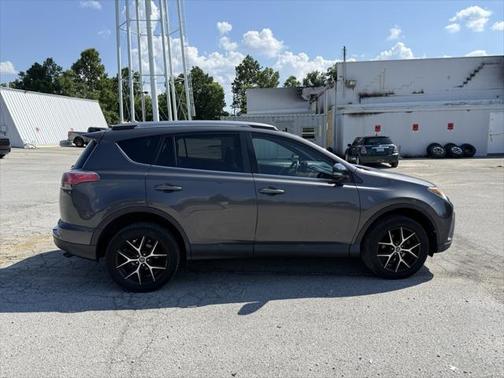 2017 Toyota RAV4 SE
