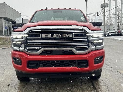 2026 RAM 3500 Laramie Crew Cab 4x4 8' Box
