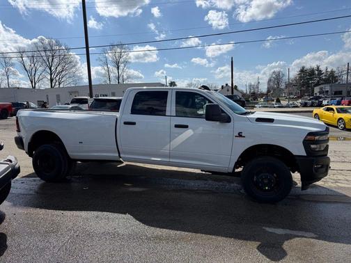 2026 RAM 3500 Tradesman Crew Cab 4x4 8' Box