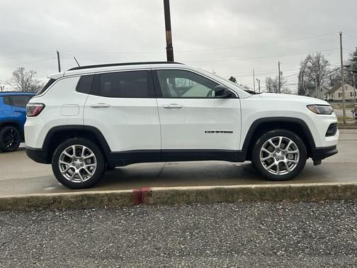 2024 Jeep Compass Latitude Lux